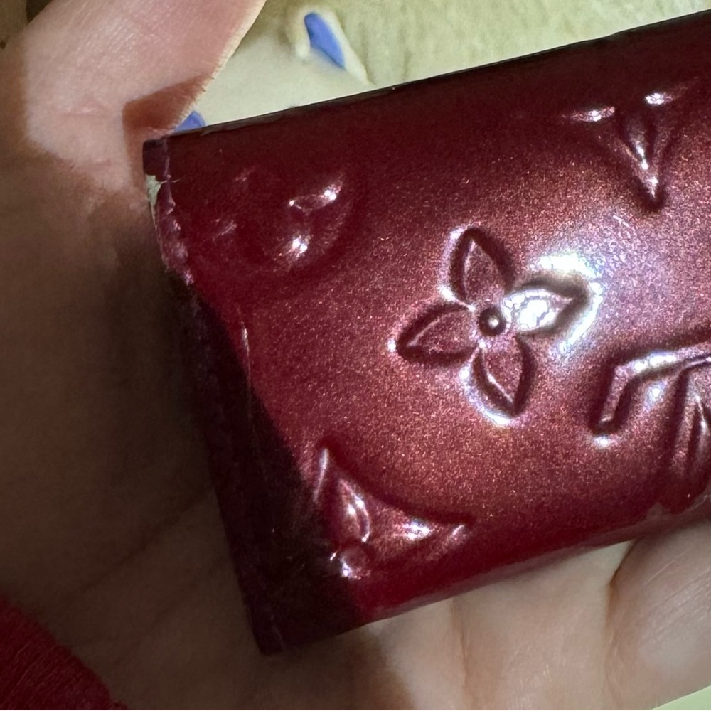 Louis Vuitton Pomme D'Amour Monogram Vernis Multicles Four Ring Key Holder - Picture 13 of 13